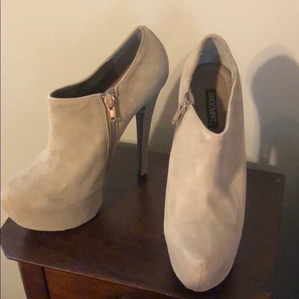 Mychelle grey suede